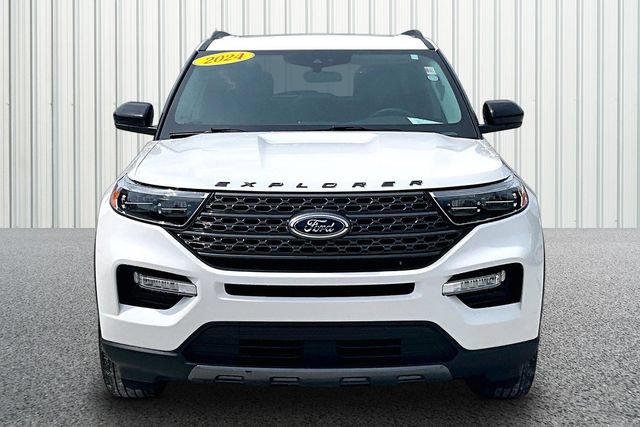 Used 2024 Ford Explorer XLT w/ Equipment Group 202A AWD/4WD image 3