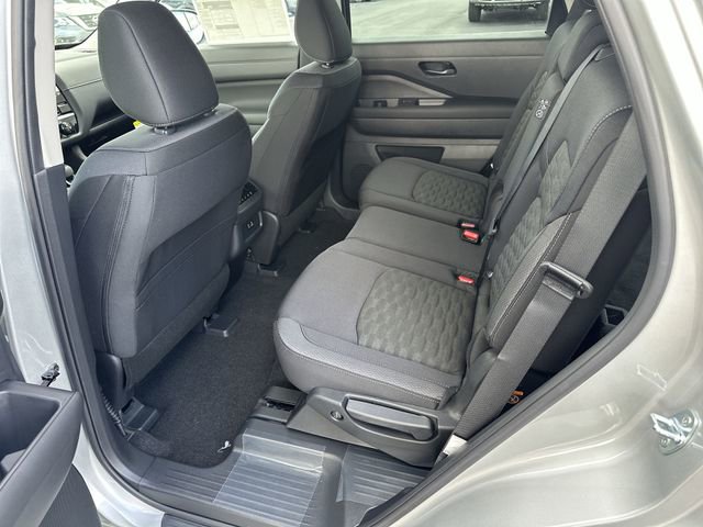 New 2025 Nissan Pathfinder SV image 12
