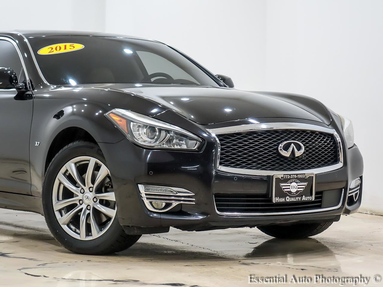 Used 2015 INFINITI Q70 3.7 w/ Technology Package AWD/4WD image 2