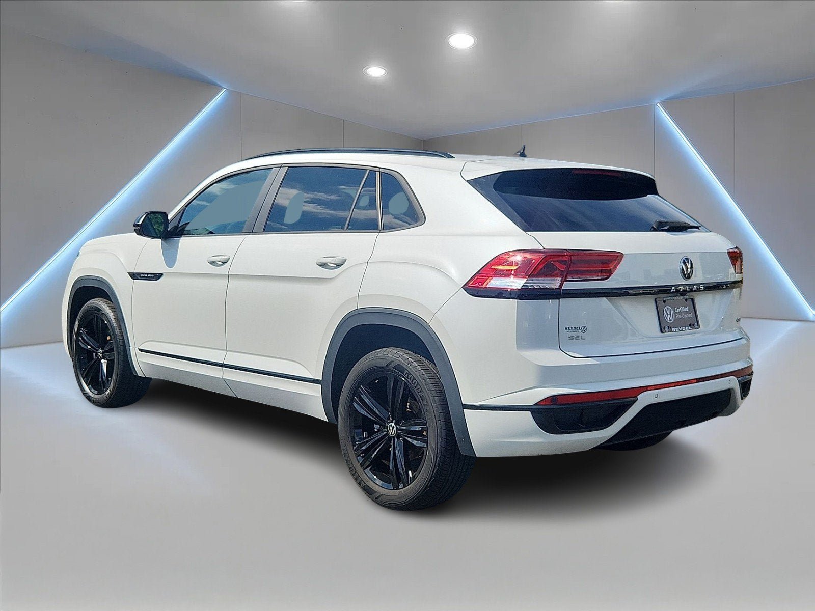 Certified 2023 Volkswagen Atlas Cross Sport SEL R-Line AWD/4WD image 6