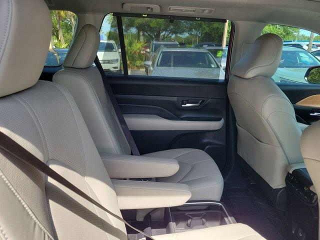 Used 2025 Toyota Grand Highlander FWD image 31