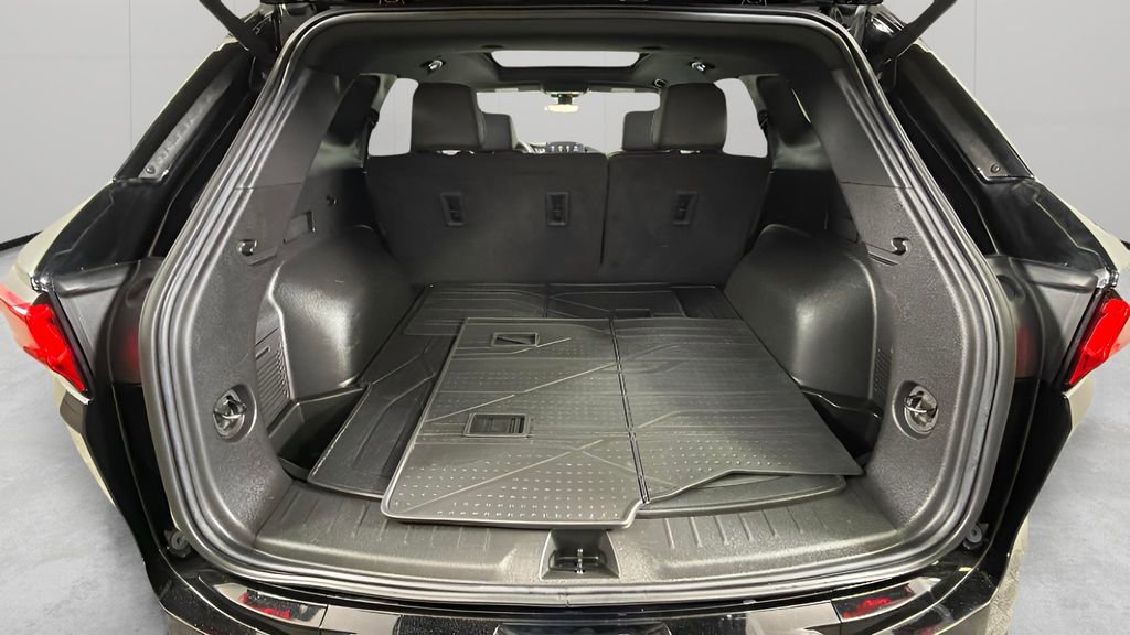 Used 2023 Chevrolet Blazer RS w/ Driver Confidence II Package FWD image 28