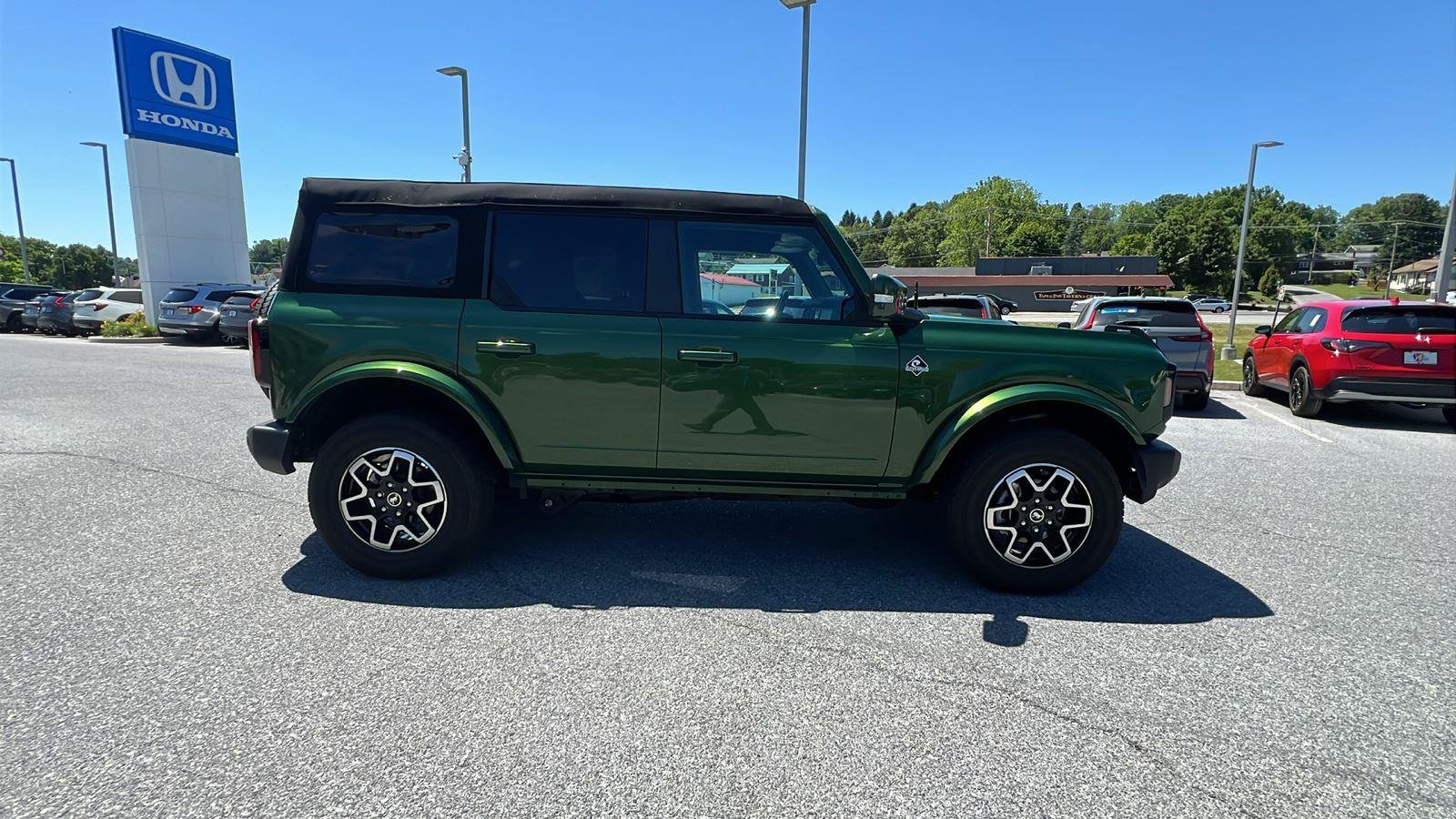 Used 2025 Ford Bronco Outer Banks AWD/4WD image 3
