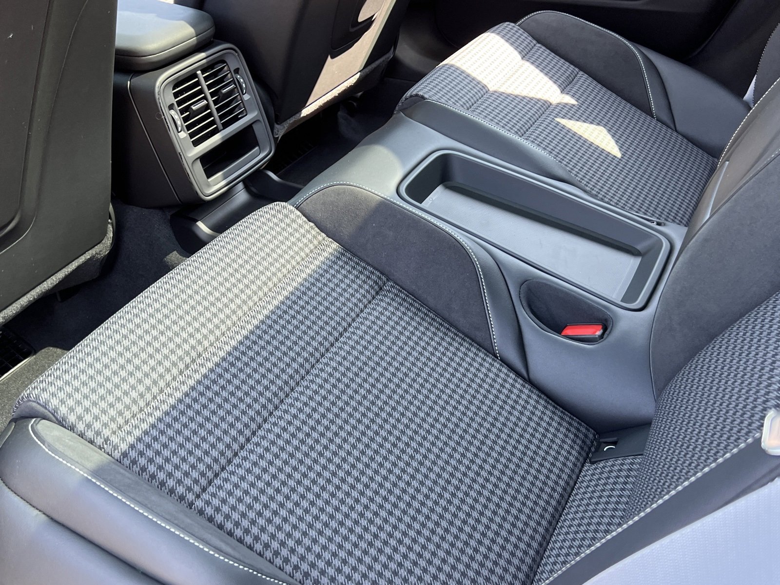 New 2025 Porsche Taycan image 18