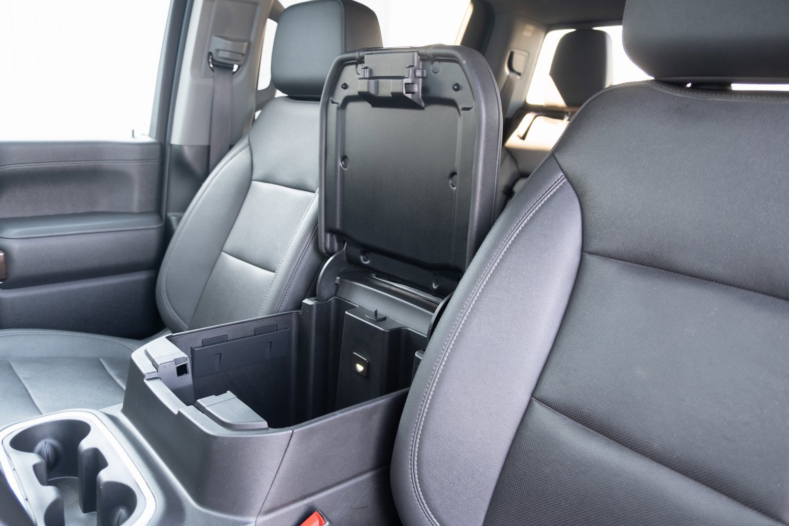 Used 2023 GMC Sierra 3500 SLT w/ SLT Preferred Package image 9