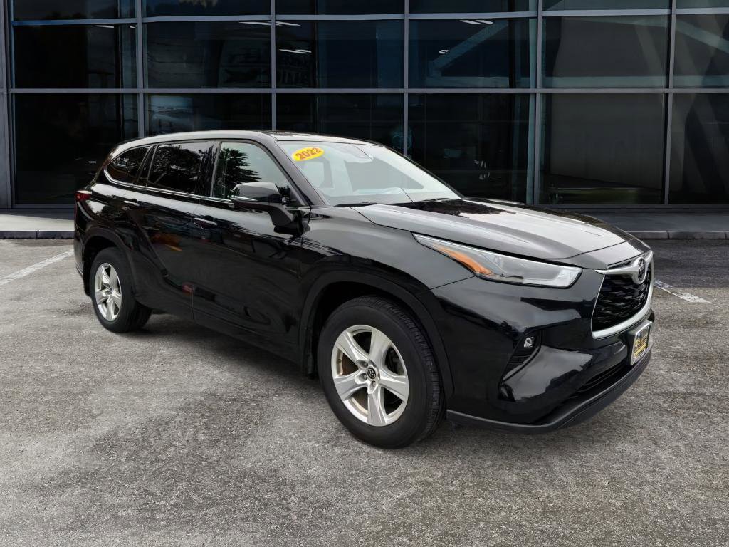 Used 2022 Toyota Highlander LE image 7