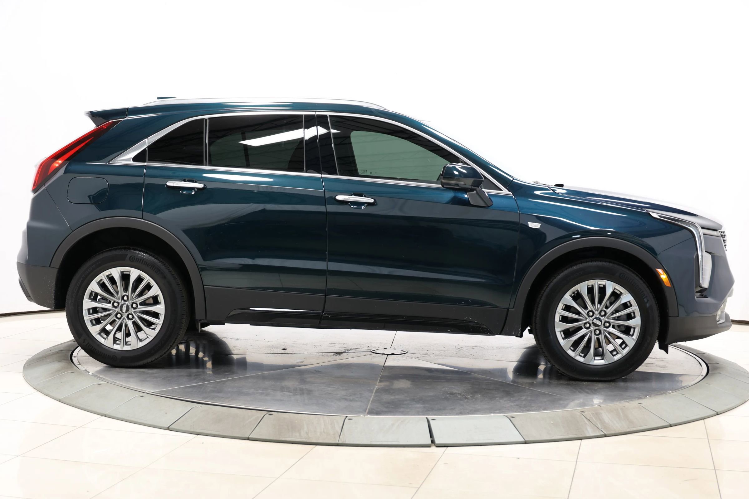 Used 2024 Cadillac XT4 Premium Luxury image 54