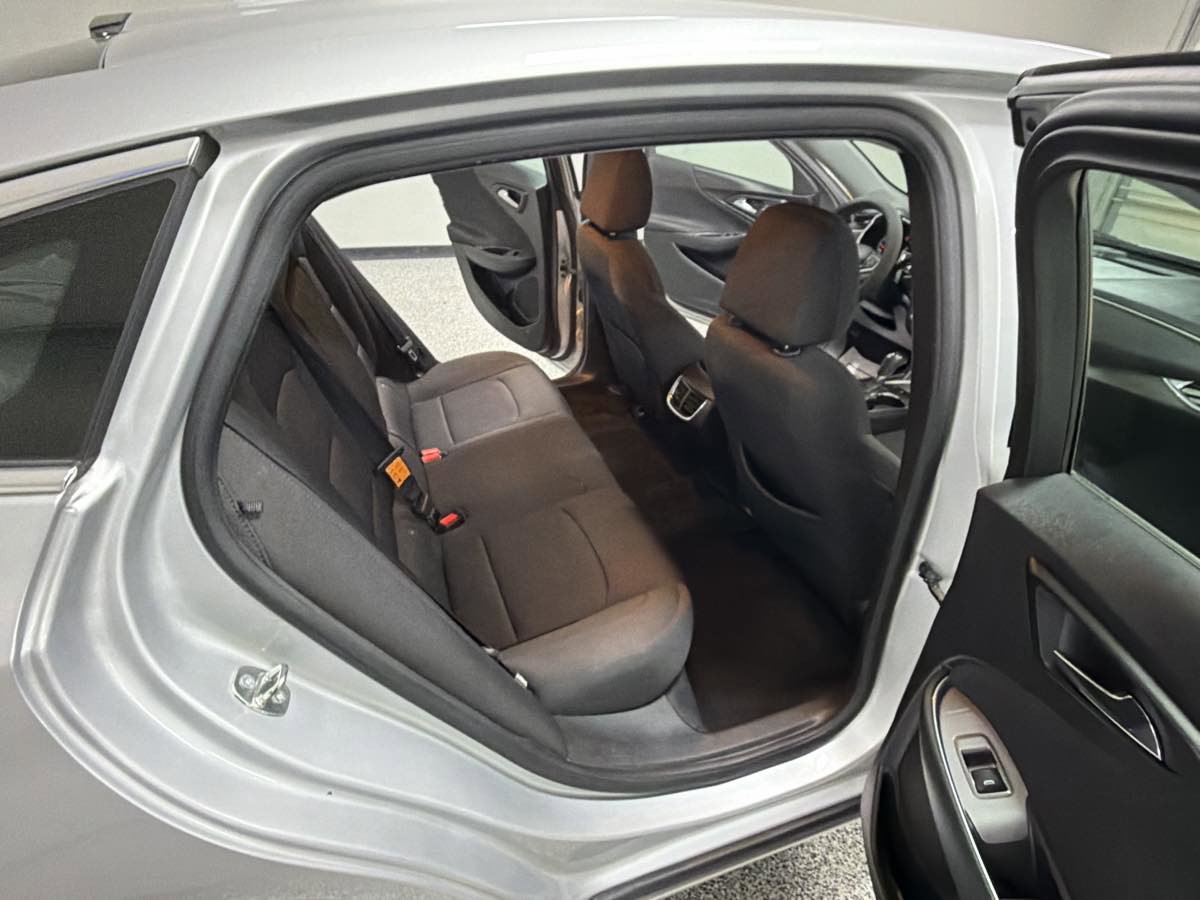 Used 2018 Chevrolet Malibu LT image 25