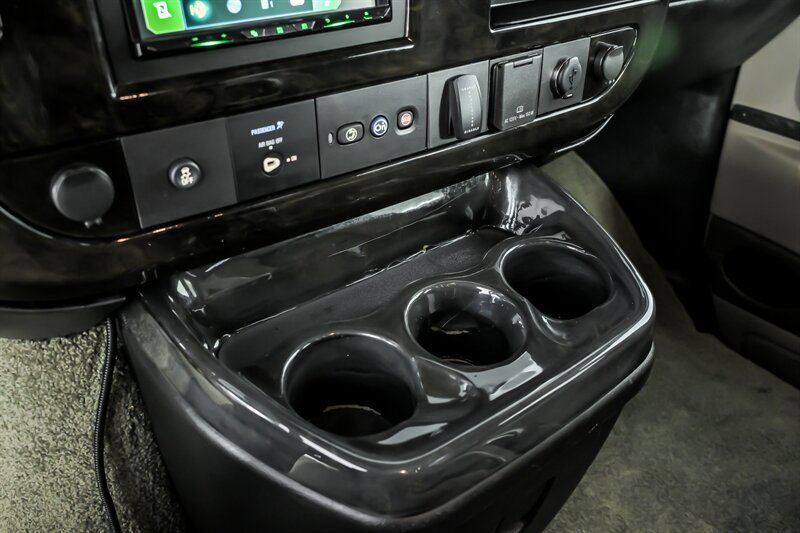 Used 2018 GMC Savana 2500 Extended w/ Enhanced Convenience Package RWD image 29