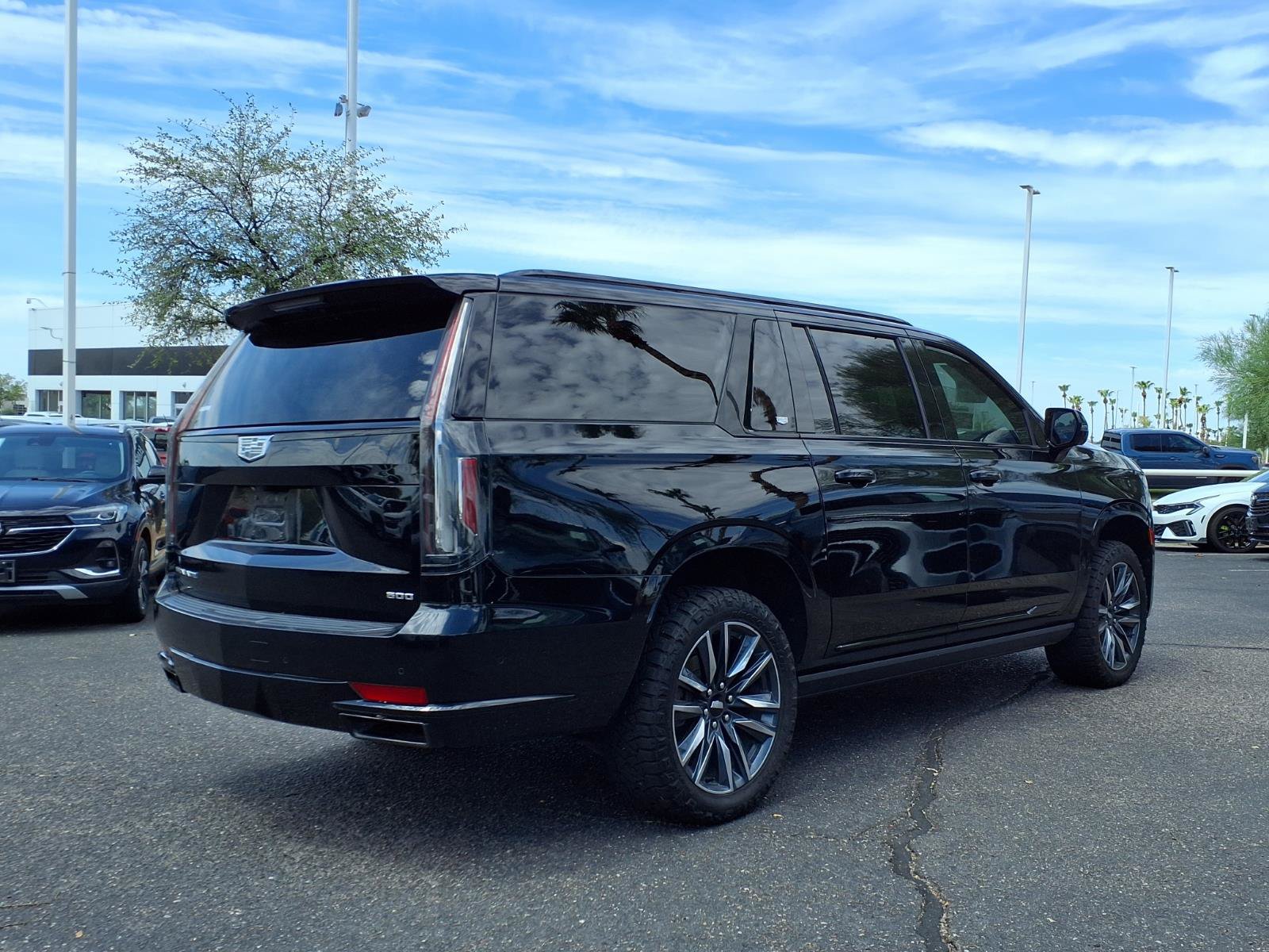 Used 2021 Cadillac Escalade ESV Sport w/ Driver Assist Tech Package AWD/4WD image 5