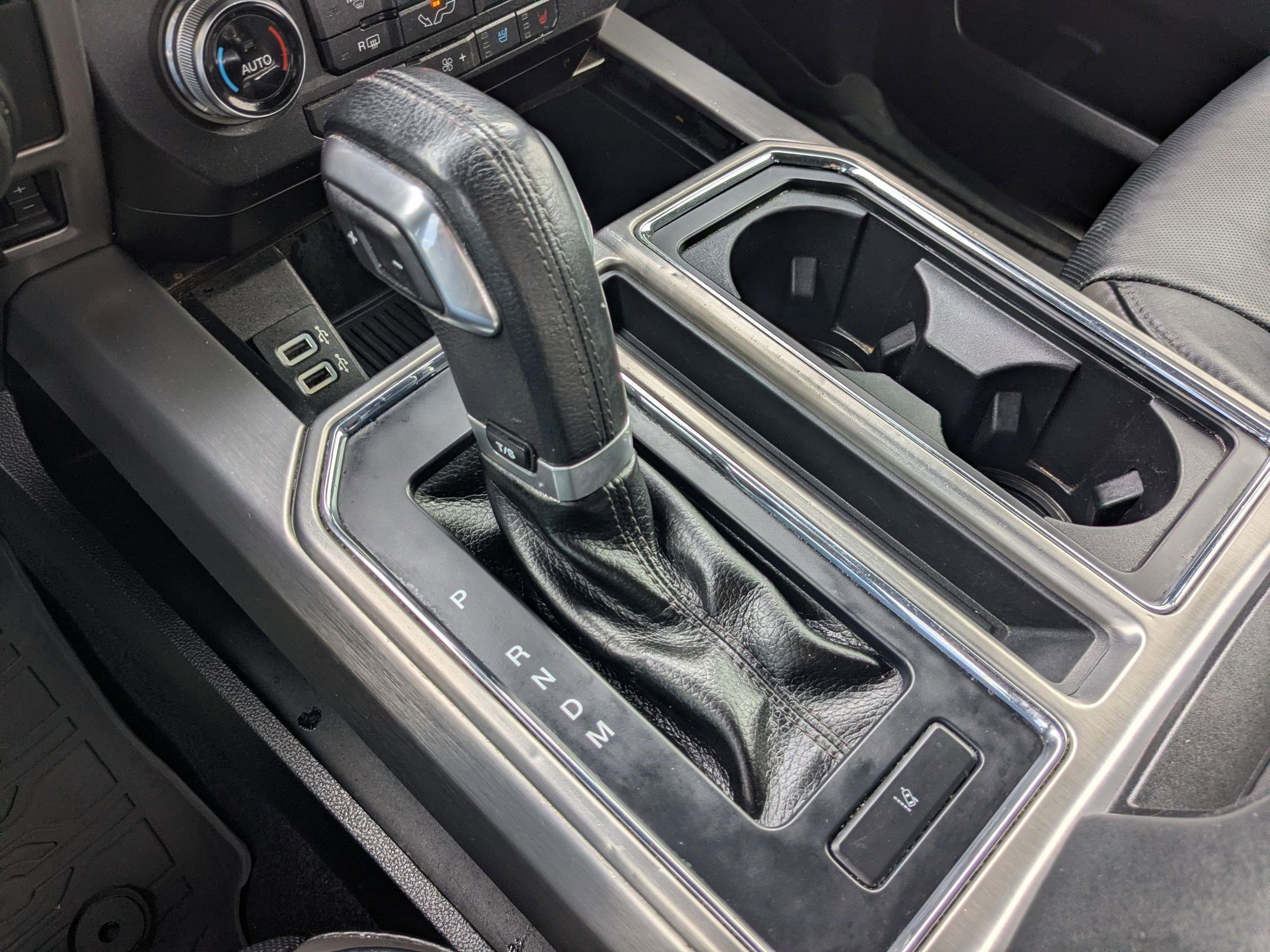 Used 2017 Ford F150 Platinum w/ Equipment Group 701A Luxury AWD/4WD image 29
