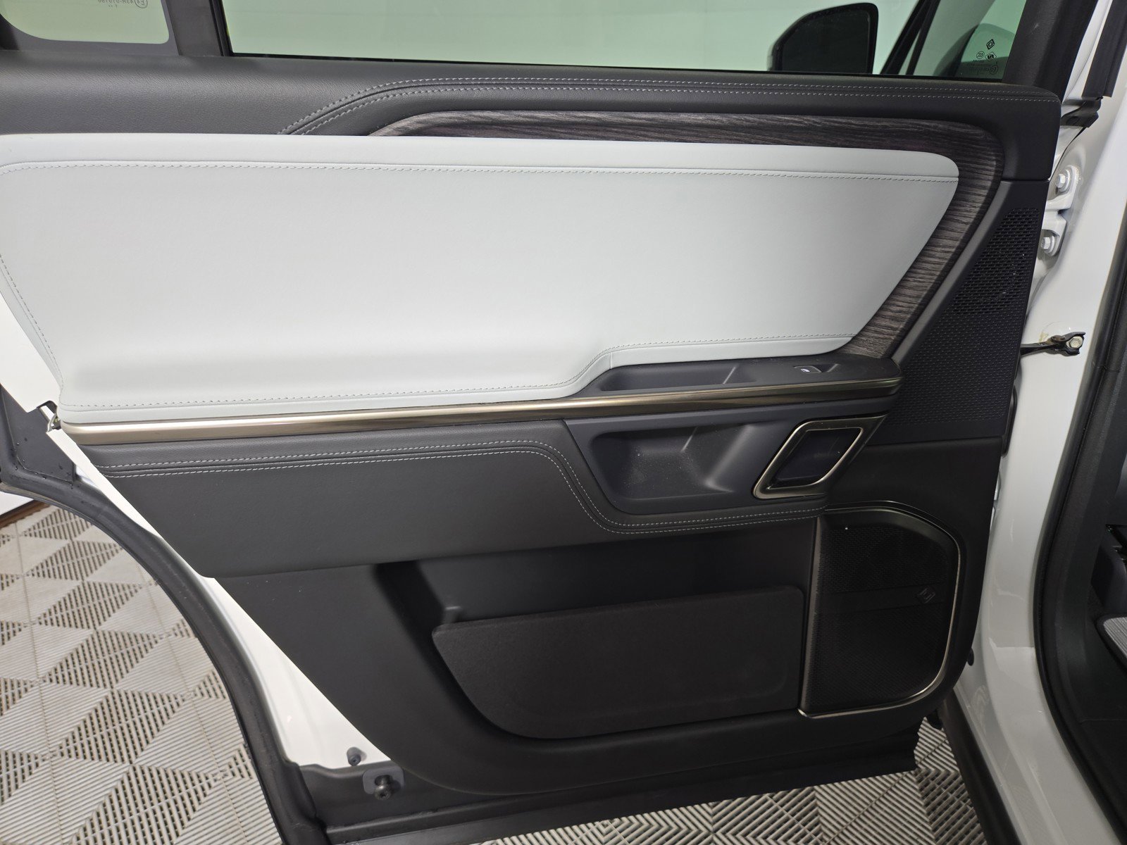 Used 2023 Rivian R1S Launch Edition AWD/4WD image 17