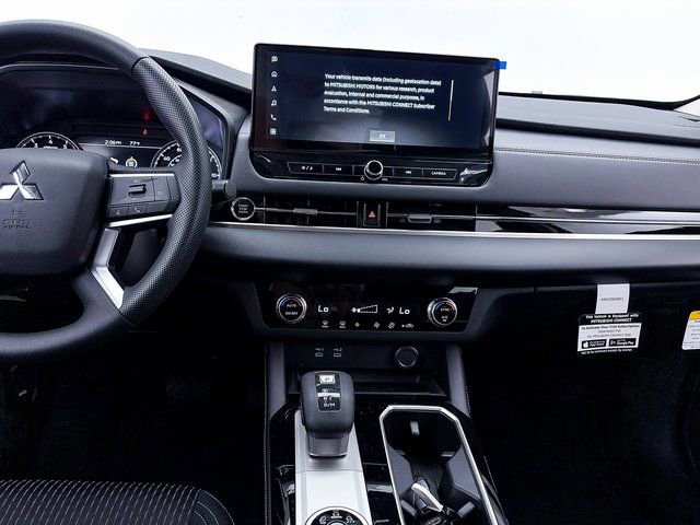 New 2025 Mitsubishi Outlander ES image 14