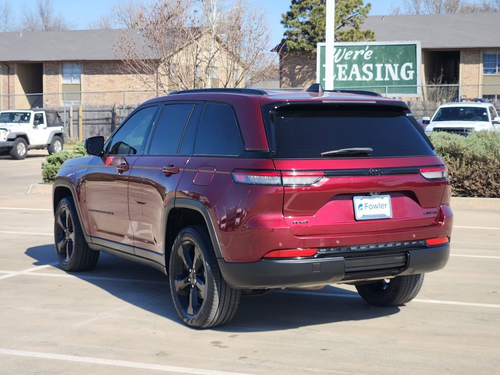 Used 2023 Jeep Grand Cherokee Limited w/ Black Appearance Package image 5