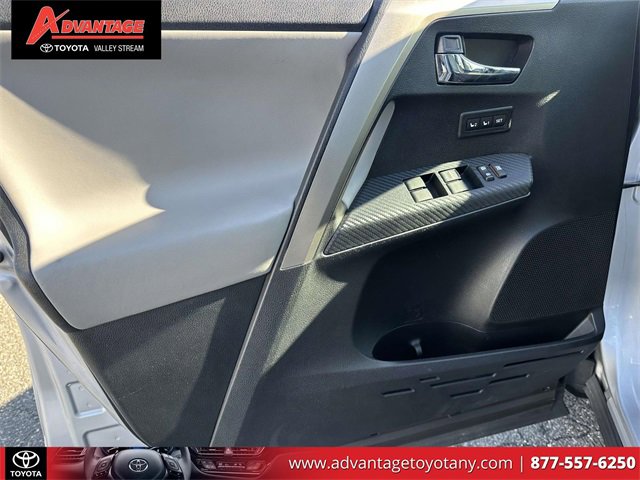 Used 2015 Toyota RAV4 Limited image 21