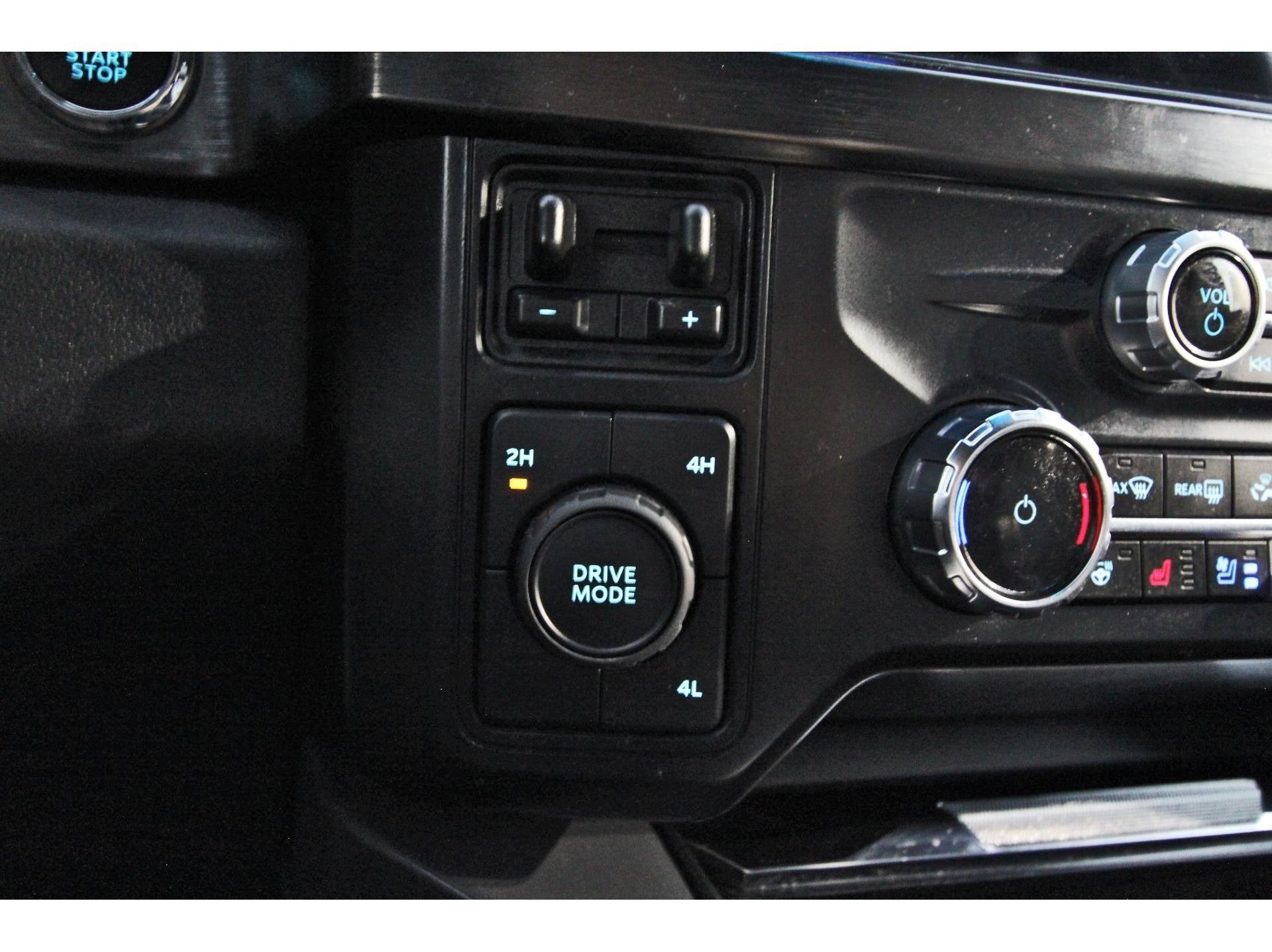 Used 2024 Ford F250 Lariat w/ Sport Appearance Package AWD/4WD image 31