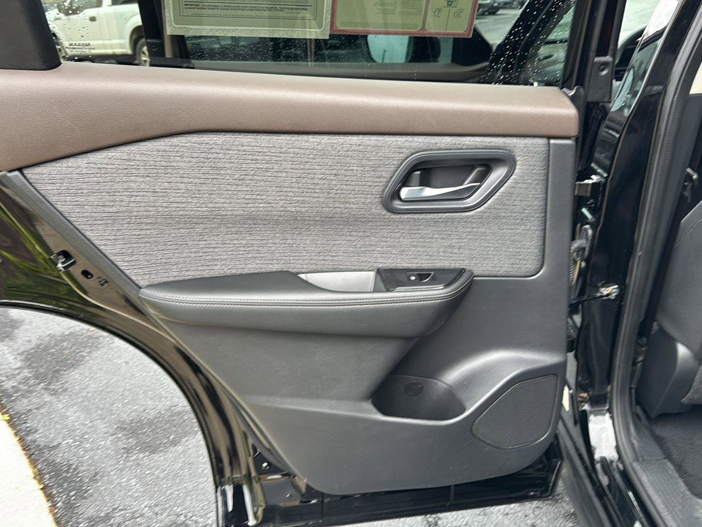 Used 2022 Nissan Rogue SV image 15