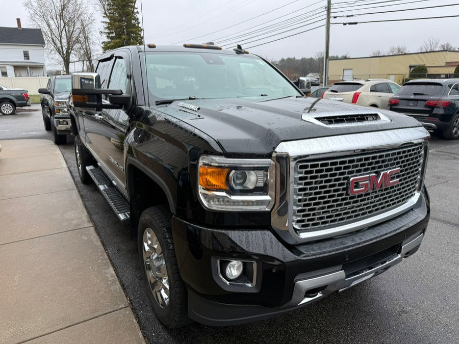 Used 2017 GMC Sierra 2500 Denali w/ Duramax Plus Package AWD/4WD image 11
