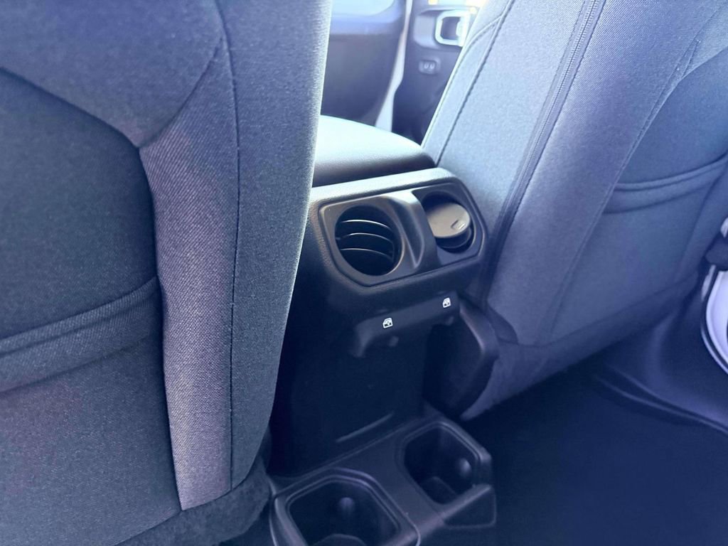 Used 2025 Jeep Wrangler Willys AWD/4WD image 11