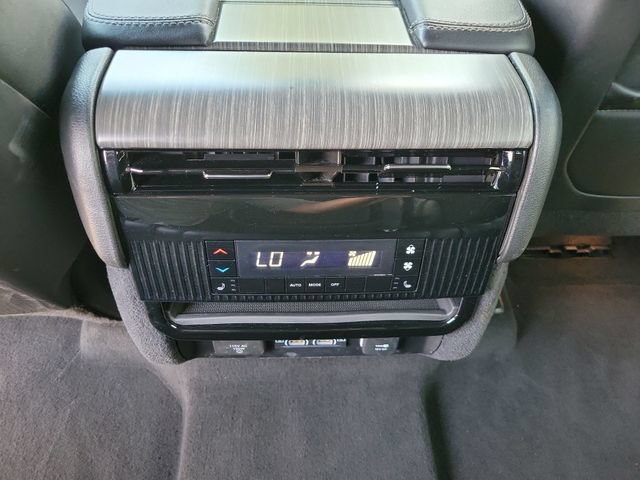 Used 2024 Jeep Wagoneer Series II w/ Flexible Seating Group RWD image 18