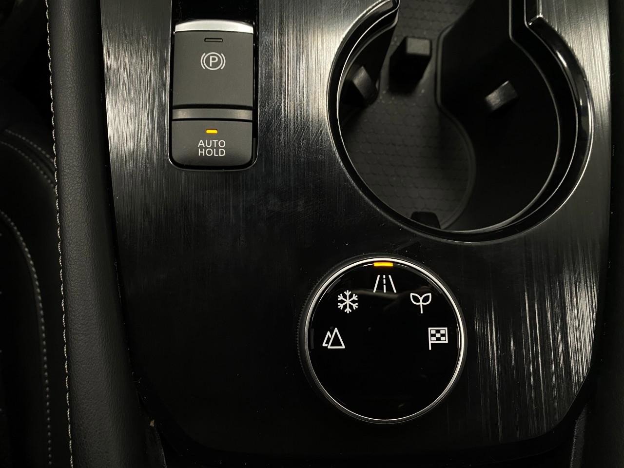 Used 2025 Nissan Rogue Platinum image 31