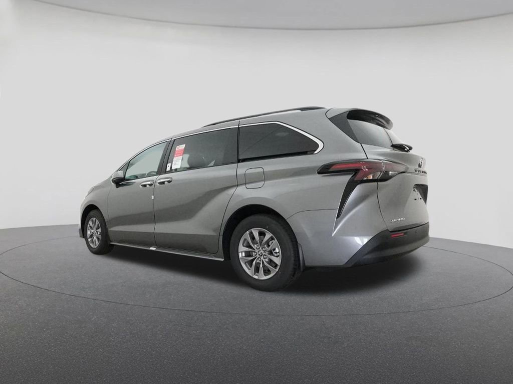New 2026 Toyota Sienna XLE image 21