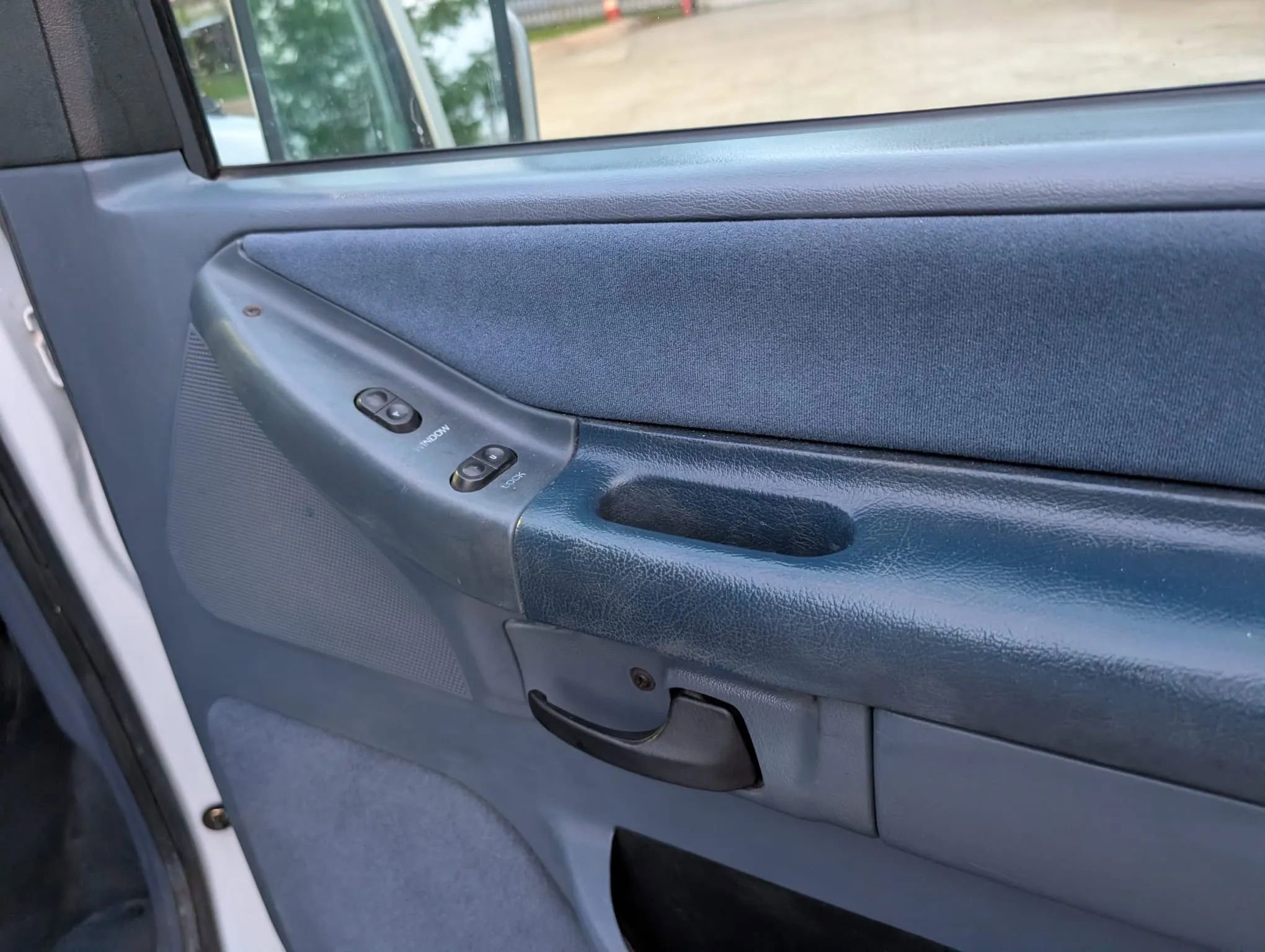 Used 1995 Ford E-250 and Econoline 250 Heavy-Duty image 24