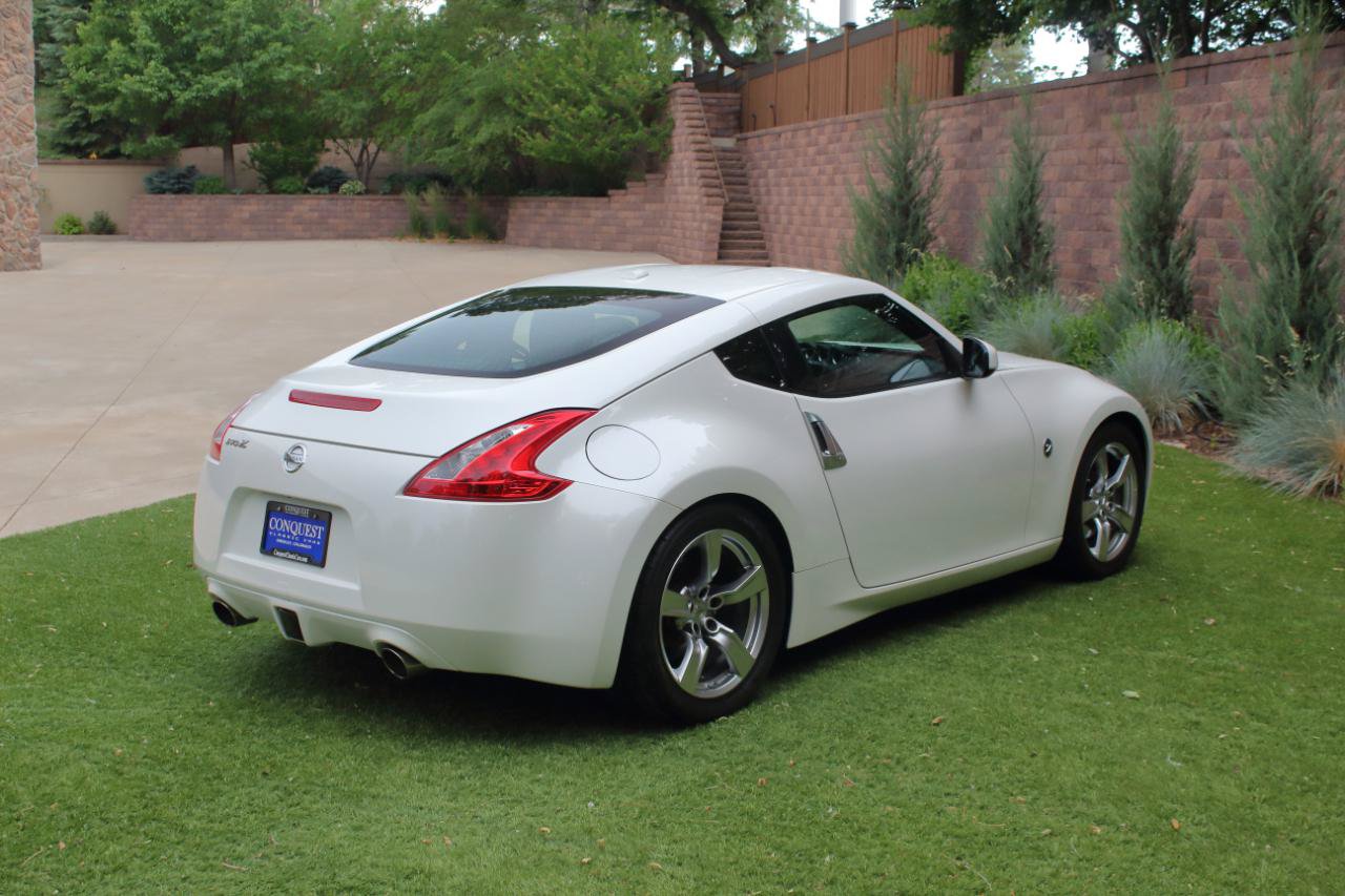 Used 2009 Nissan 370Z Touring RWD image 5