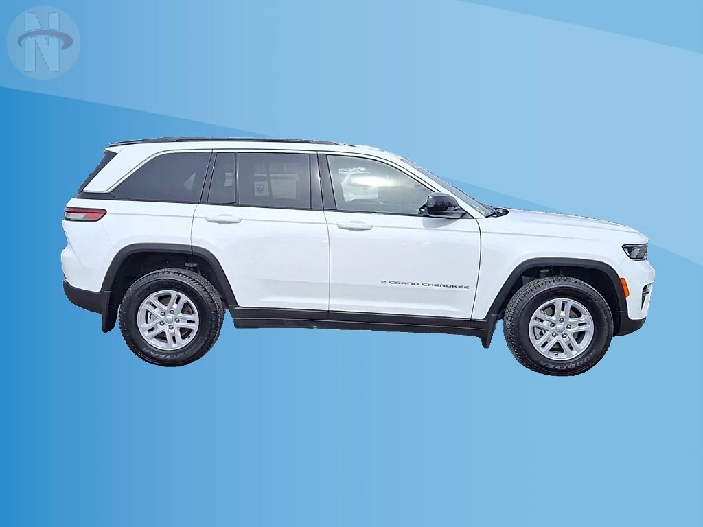 Used 2025 Jeep Grand Cherokee Laredo w/ MOPAR Finishing Package image 9