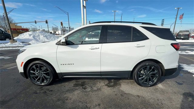 Used 2022 Chevrolet Equinox RS w/ Infotainment Package image 5