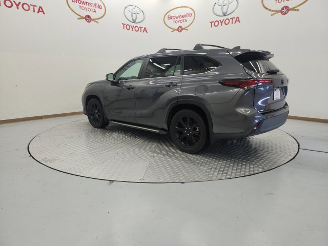 Used 2024 Toyota Highlander LE FWD image 6