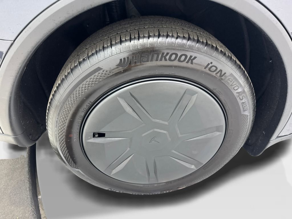 Used 2026 Tesla Model Y 2WD image 76
