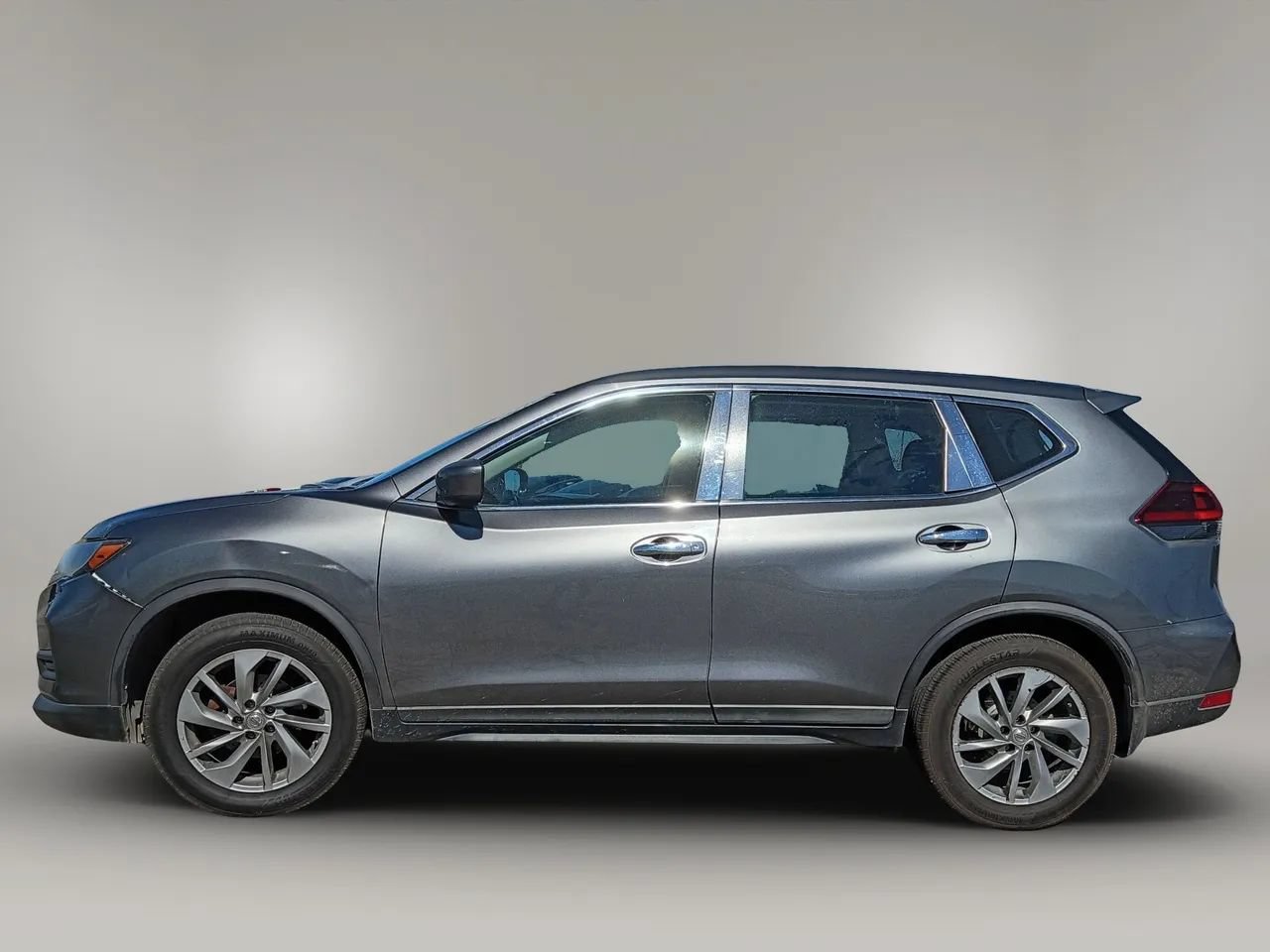 Used 2018 Nissan Rogue S FWD image 27