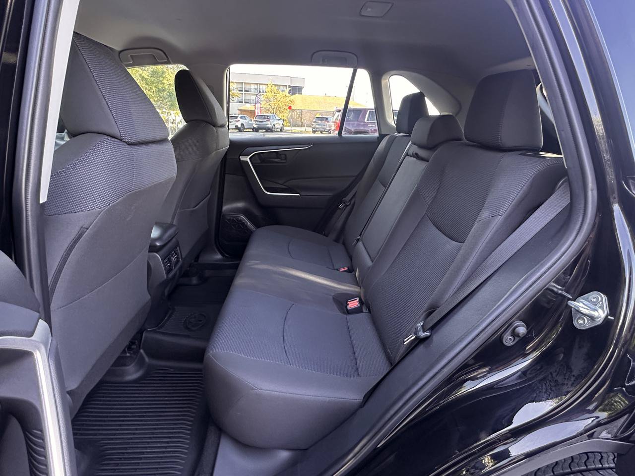 Used 2022 Toyota RAV4 LE FWD image 13