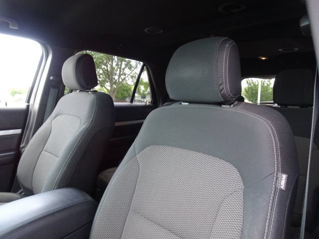 Used 2016 Ford Explorer XLT FWD image 12
