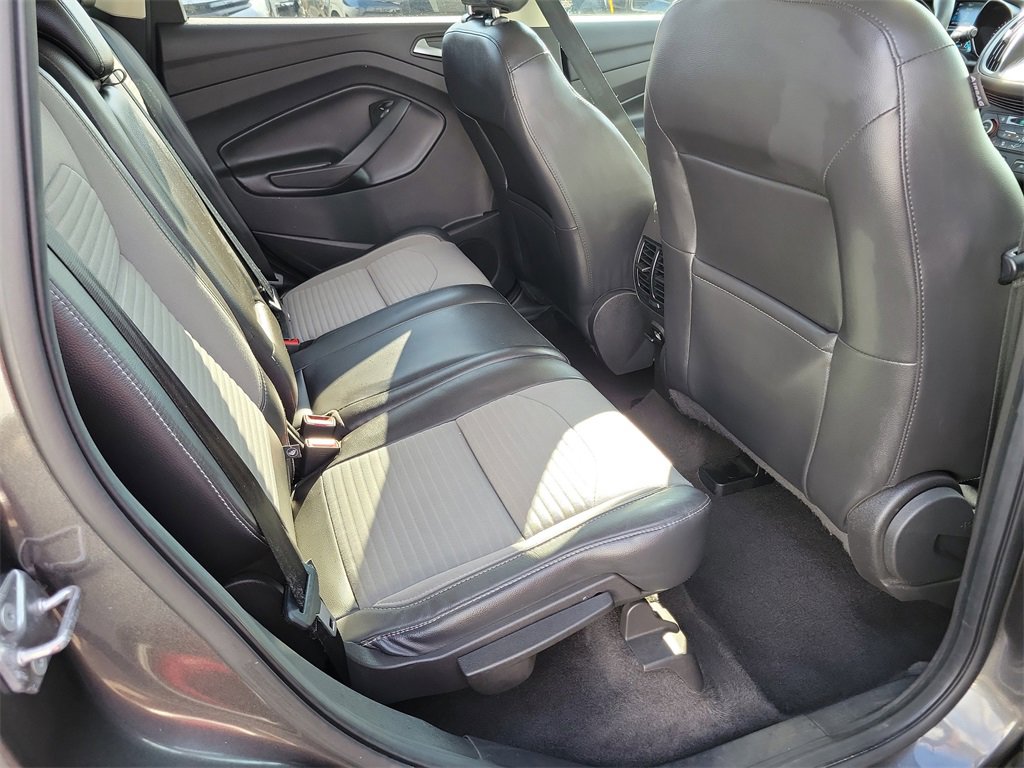 Used 2018 Ford Escape SE w/ SE Sport Appearance Package image 17