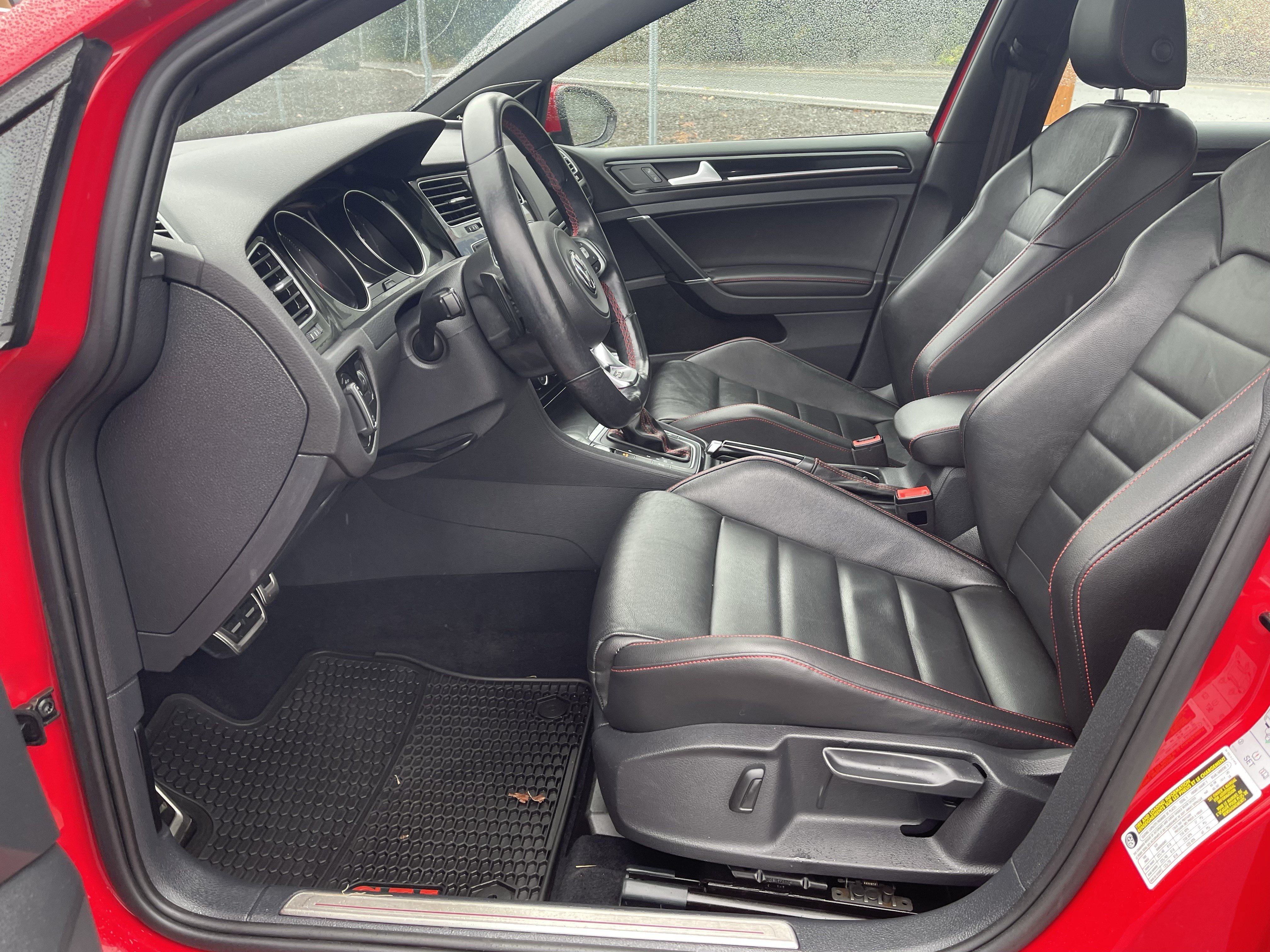 Used 2016 Volkswagen GTI SE w/ Driver Assistance Package FWD image 11