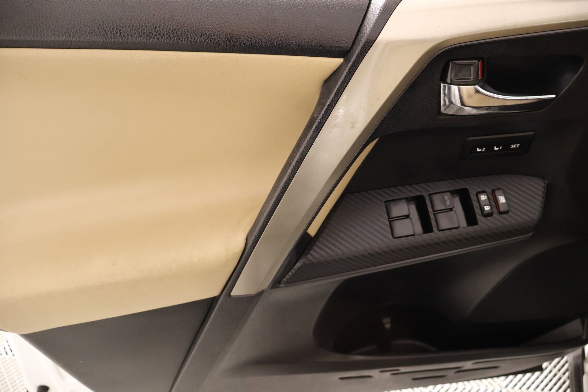 Used 2015 Toyota RAV4 Limited w/ Technology Package FWD image 16