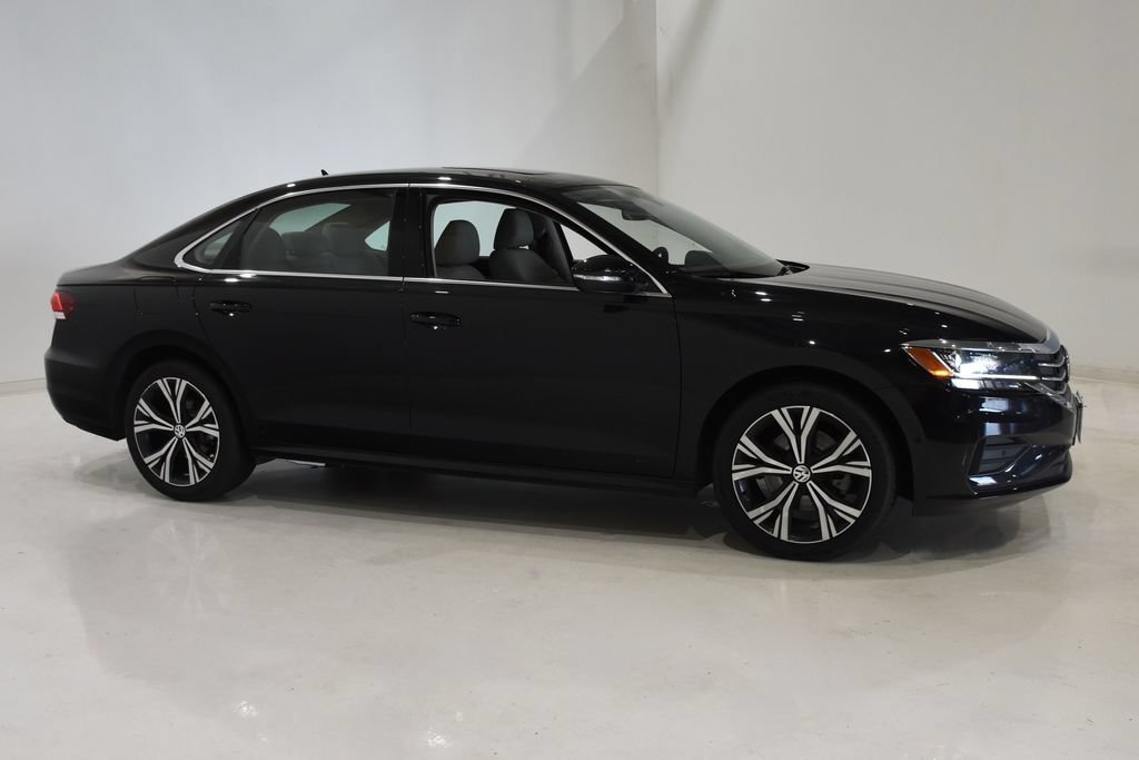 Used 2020 Volkswagen Passat 2.0T SEL FWD image 3