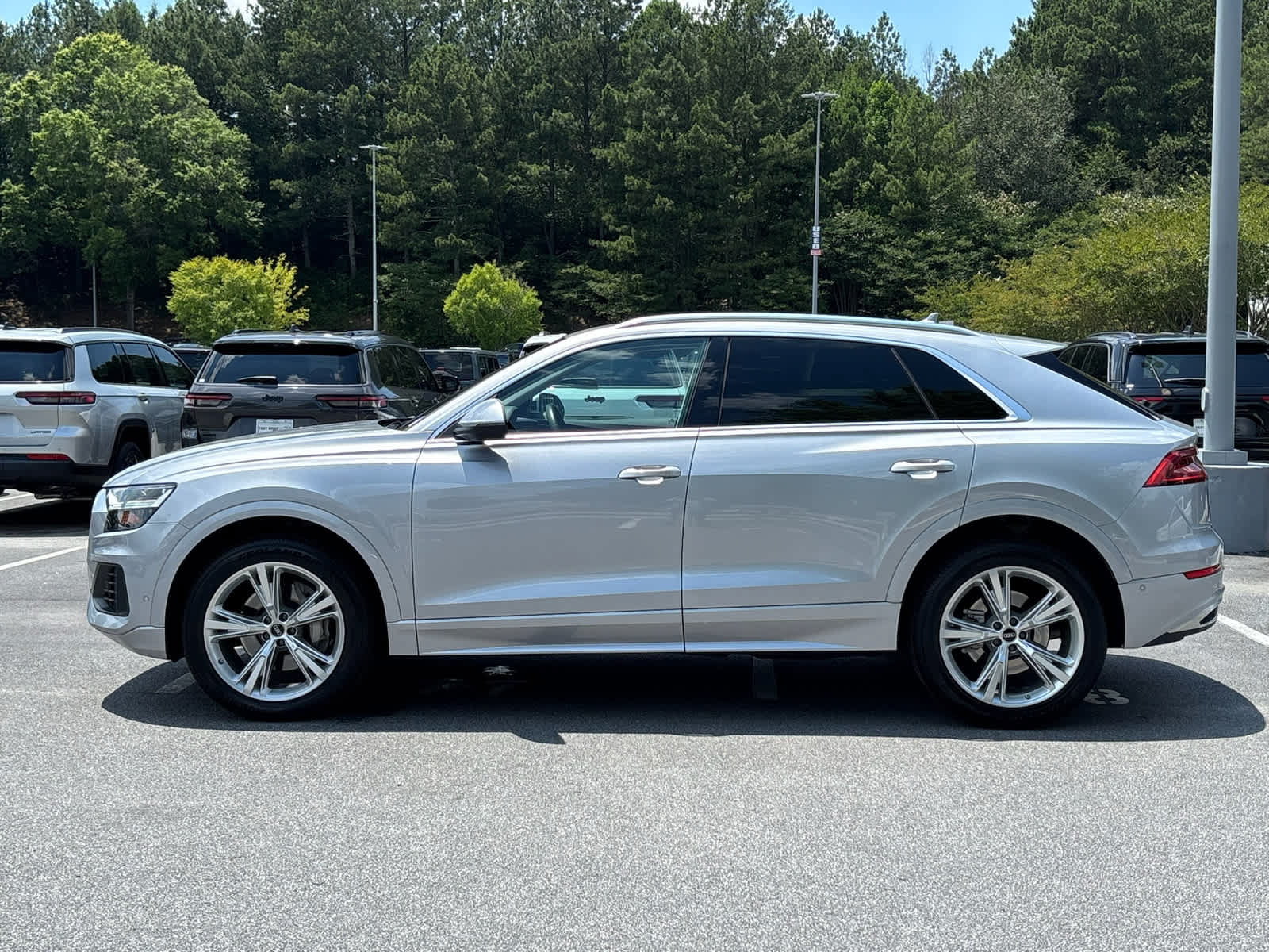 Used 2022 Audi Q8 Premium AWD/4WD image 8