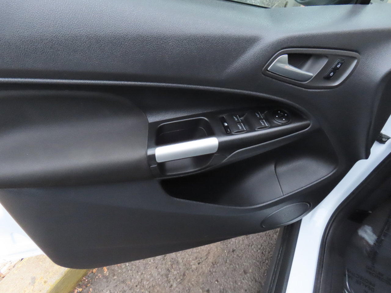 Used 2016 Ford Transit Connect XLT image 10