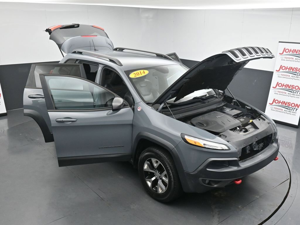 Used 2014 Jeep Cherokee Trailhawk w/ Comfort/Convenience Group AWD/4WD image 40