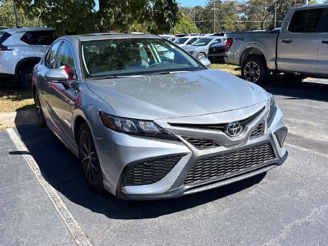 Used 2022 Toyota Camry SE FWD image 2