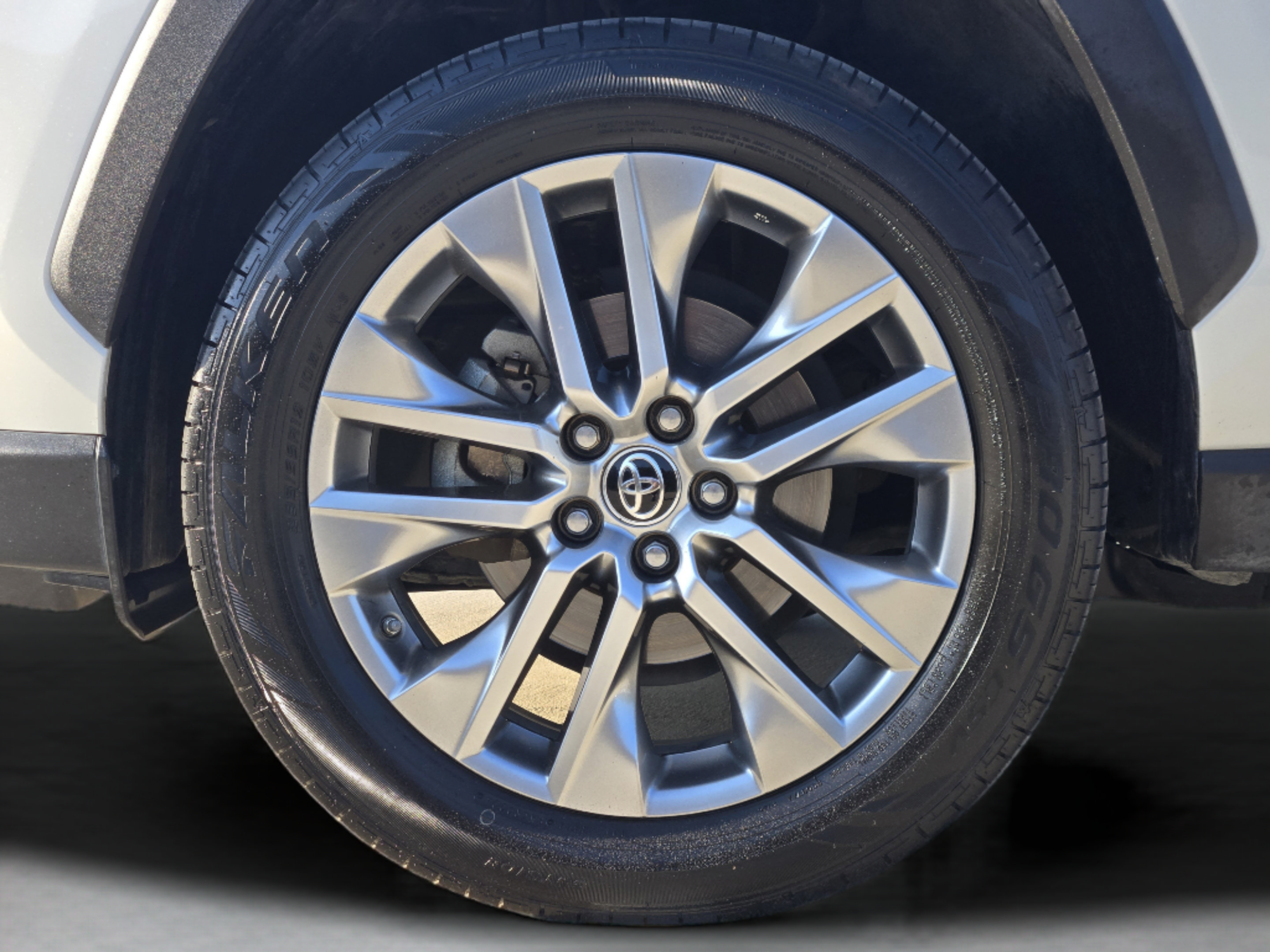 Used 2019 Toyota RAV4 Limited w/ Advanced Technology Package AWD/4WD image 32