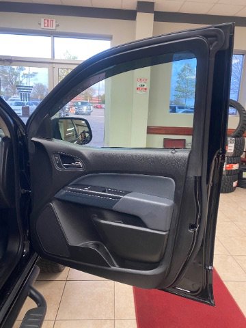 Used 2016 Chevrolet Colorado Z71 w/ Z71 Midnight Edition image 17