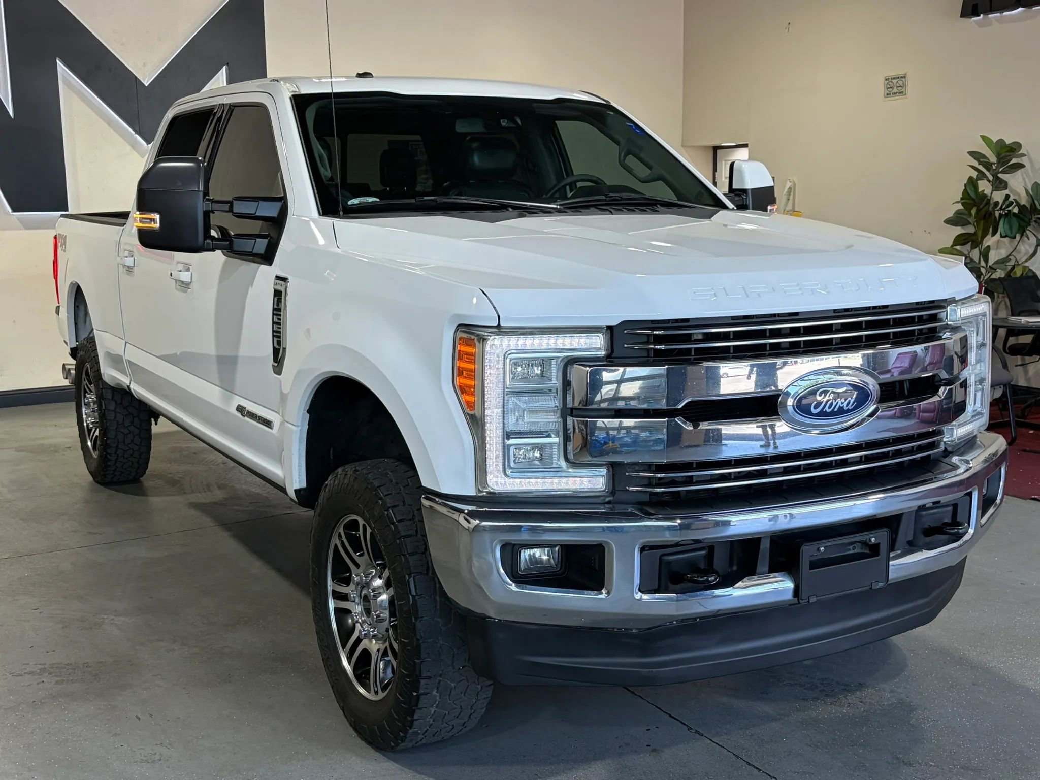 Used 2017 Ford F250 Lariat w/ Lariat Ultimate Package AWD/4WD image 3