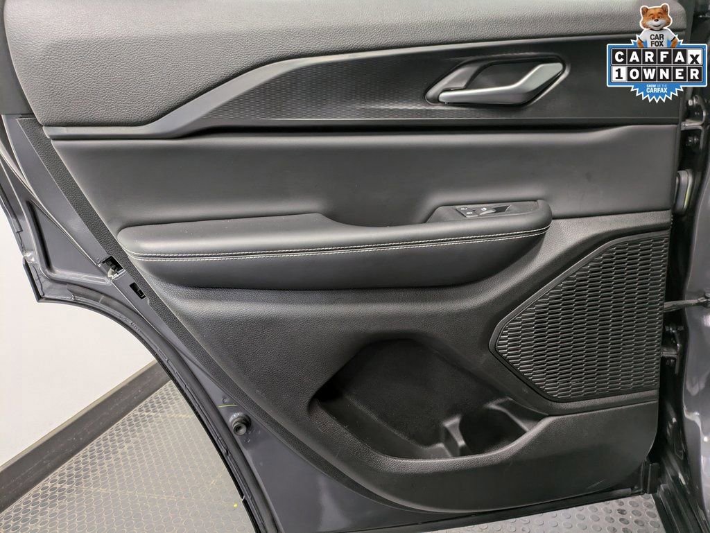 Used 2023 Jeep Grand Cherokee Altitude image 23