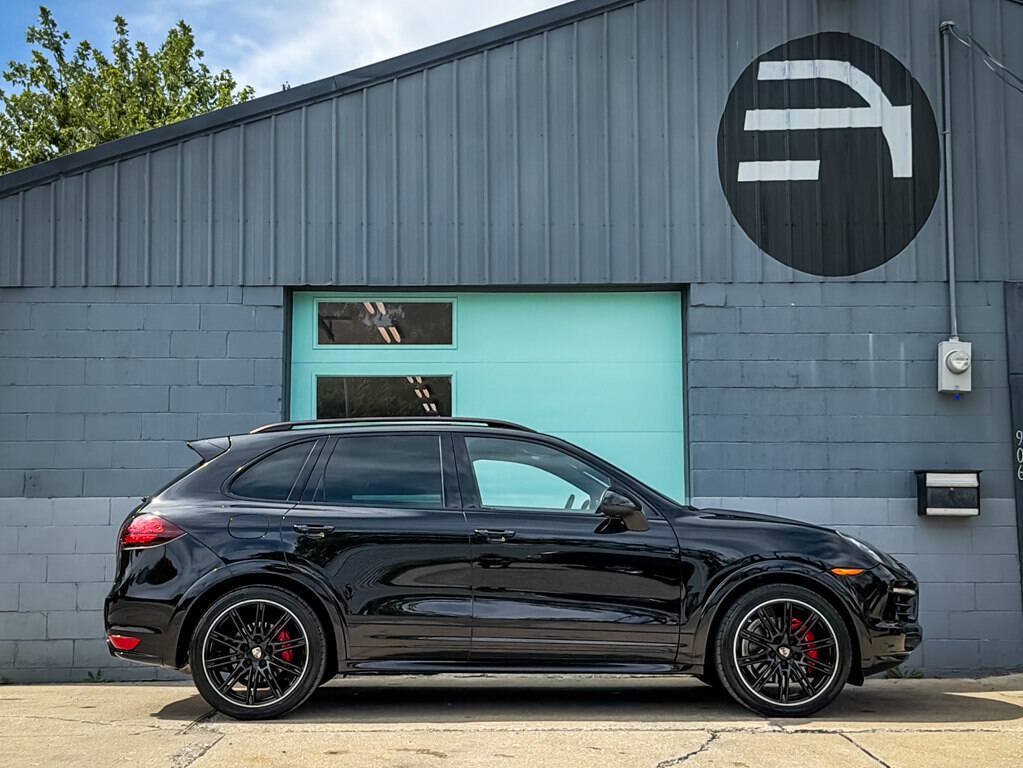 Used 2013 Porsche Cayenne GTS w/ Carbon Fibre Interior Pkg AWD/4WD image 10