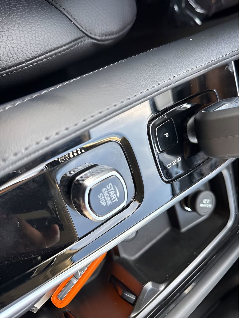 Used 2024 Volvo XC90 B6 Plus image 24