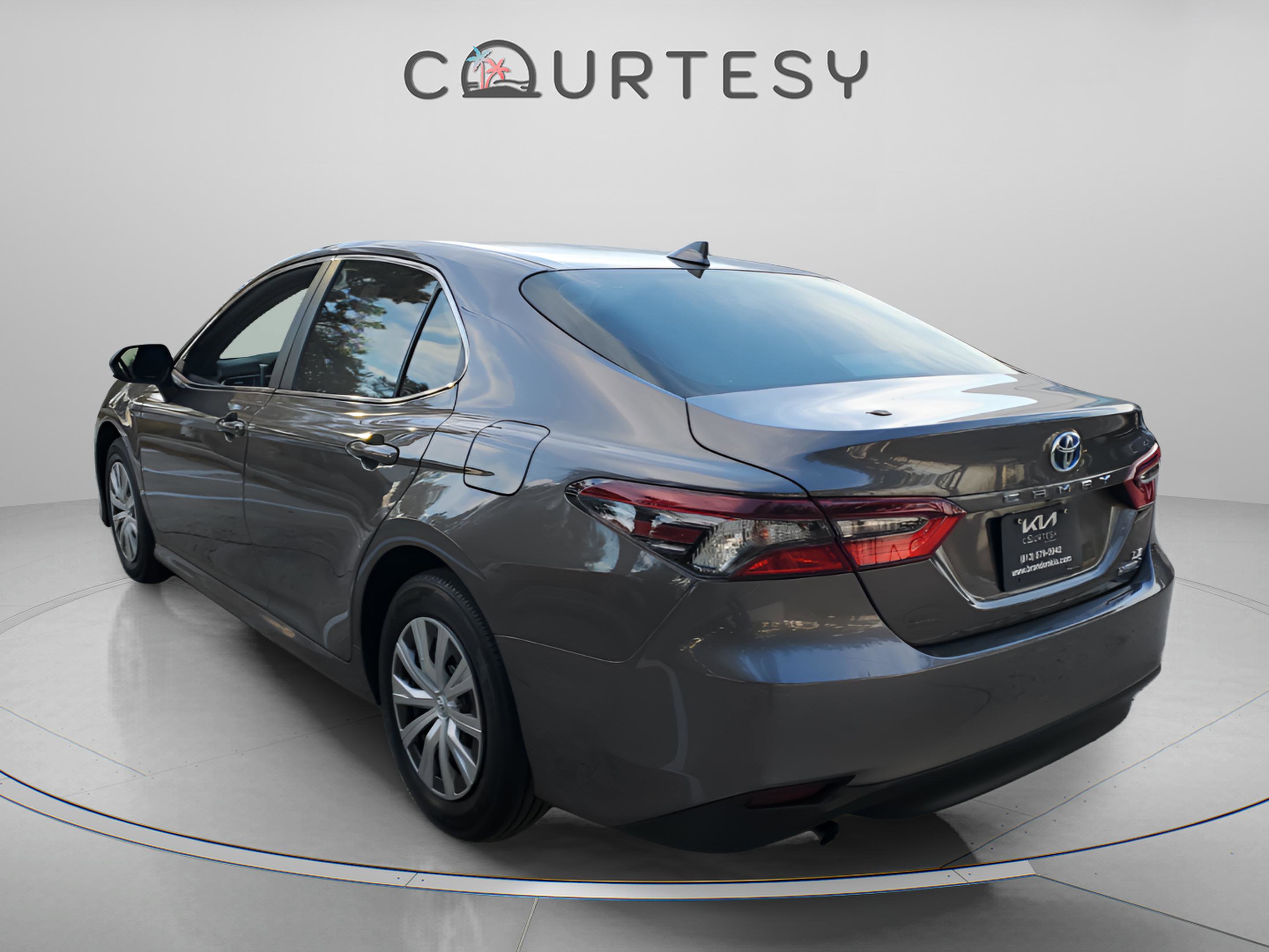 Used 2022 Toyota Camry LE image 2